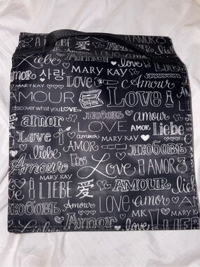 Mary Kay Discover What You Love Hanging Travel Roll Up Bag w/ Detachable Bags